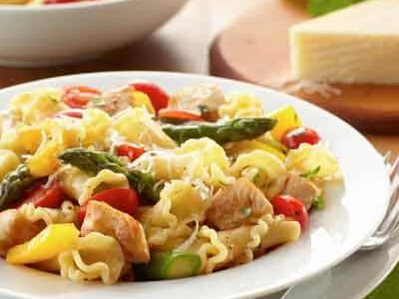 Sautéed Chicken Pasta with Asparagus and Tomatoes